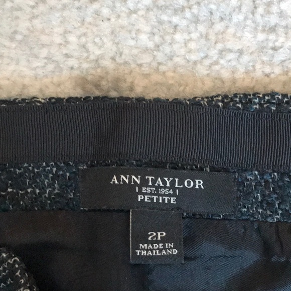 Ann Taylor Wool Classic skirt size 2P - Picture 3 of 9